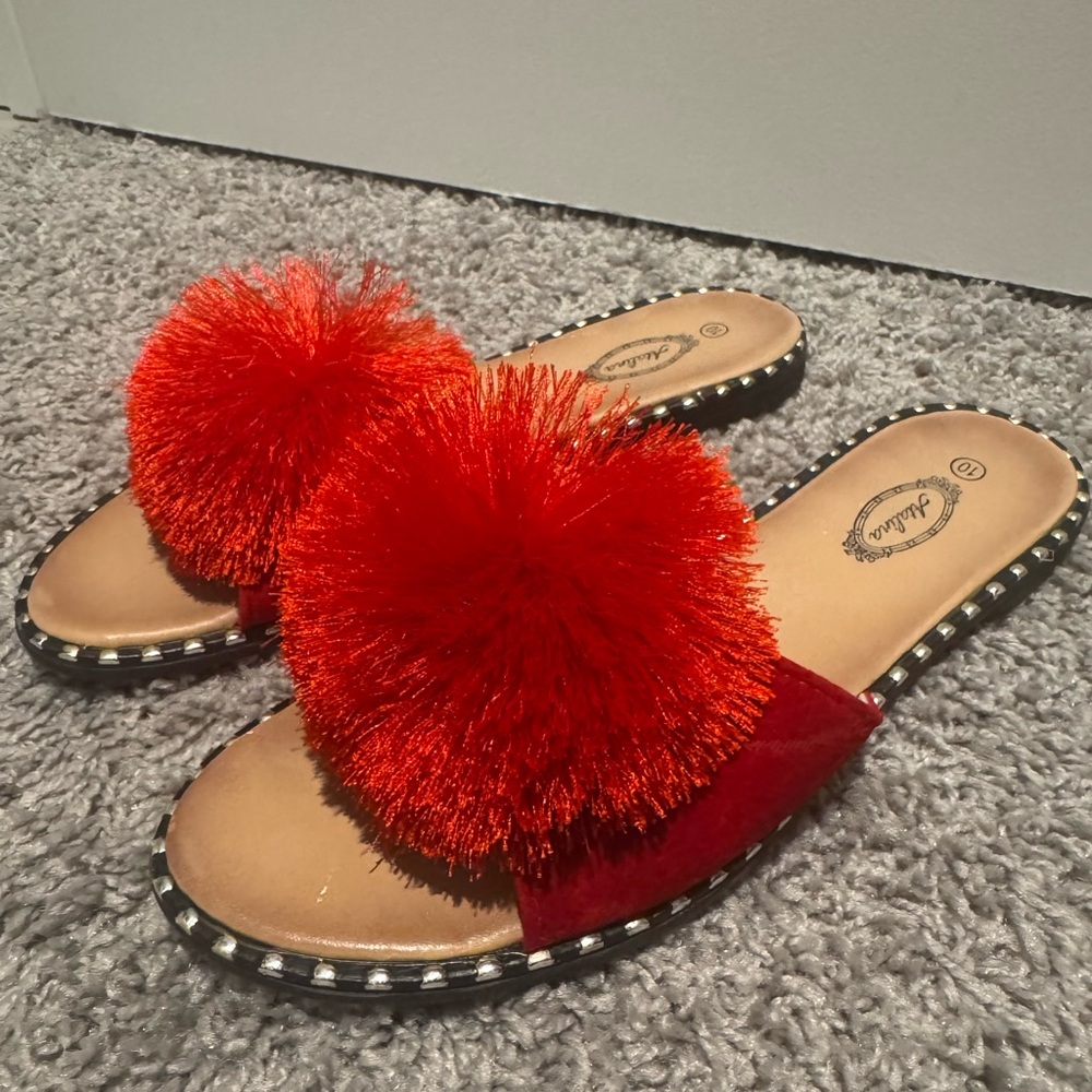 Vibrant Pom Pom Slides